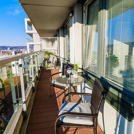 Sunny Apartment With Amazing Terrace On The 13Th Floor Near City Center ブラチスラヴァ エクステリア 写真