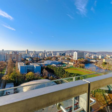 Sunny Apartment With Amazing Terrace On The 13Th Floor Near City Center ブラチスラヴァ エクステリア 写真