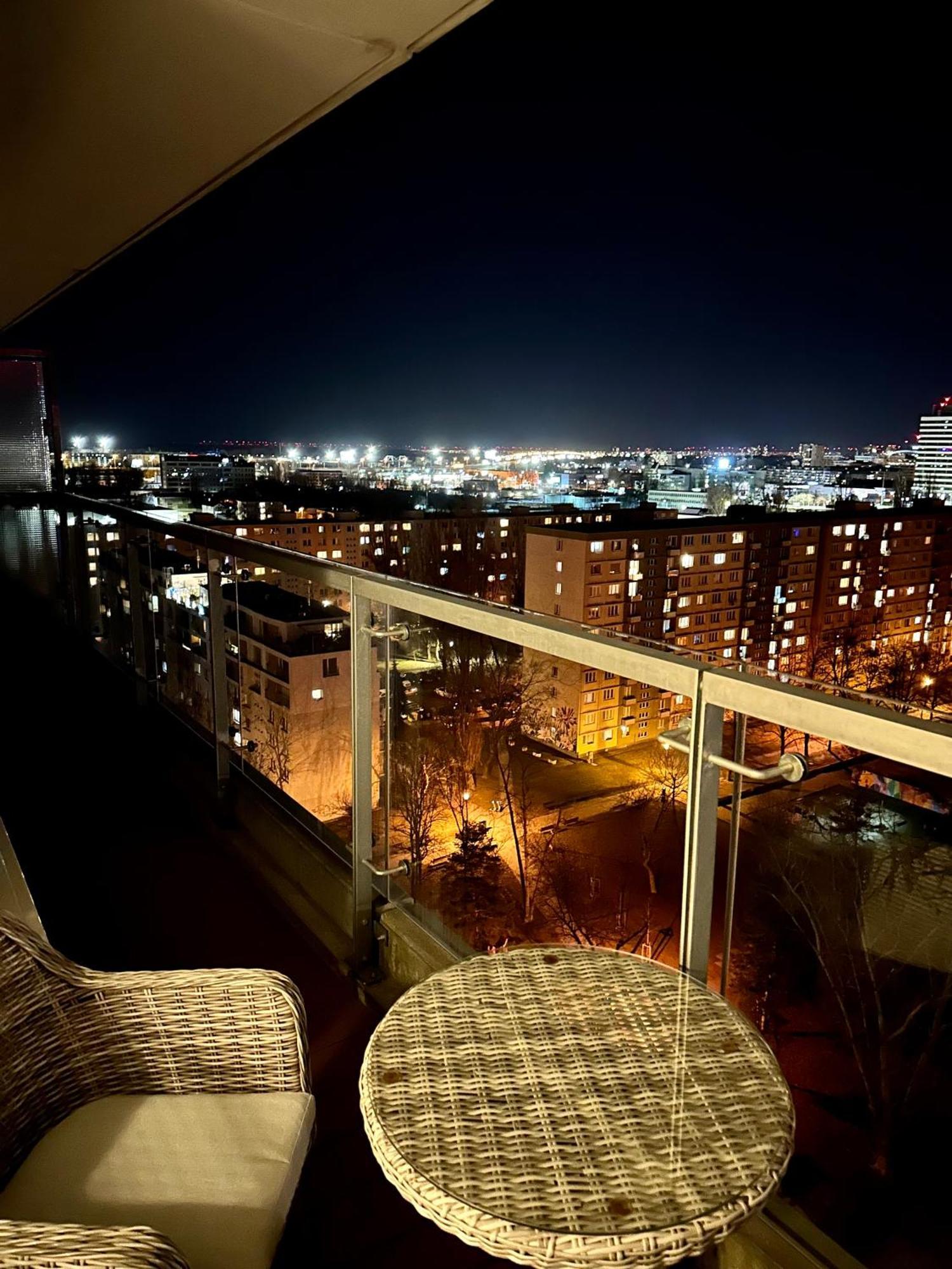 Sunny Apartment With Amazing Terrace On The 13Th Floor Near City Center ブラチスラヴァ エクステリア 写真
