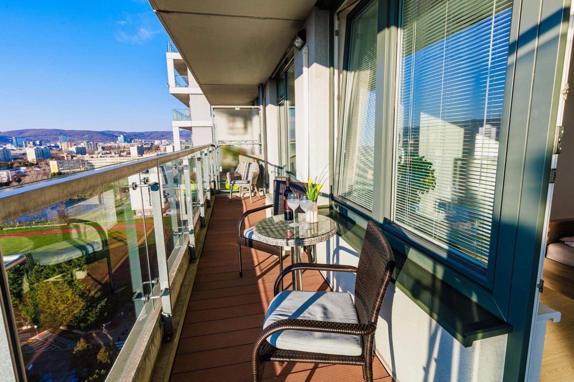 Sunny Apartment With Amazing Terrace On The 13Th Floor Near City Center ブラチスラヴァ エクステリア 写真