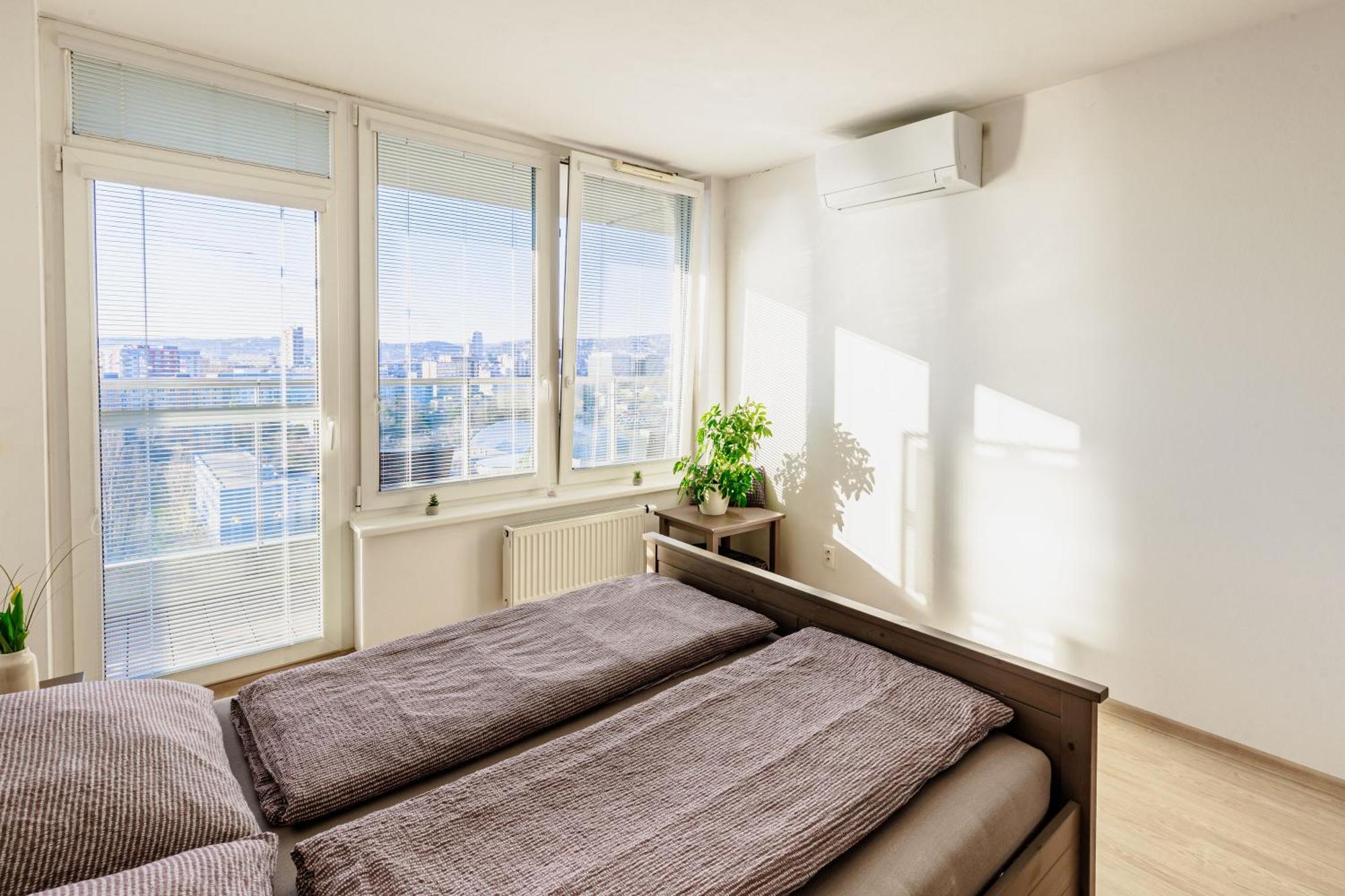Sunny Apartment With Amazing Terrace On The 13Th Floor Near City Center ブラチスラヴァ エクステリア 写真