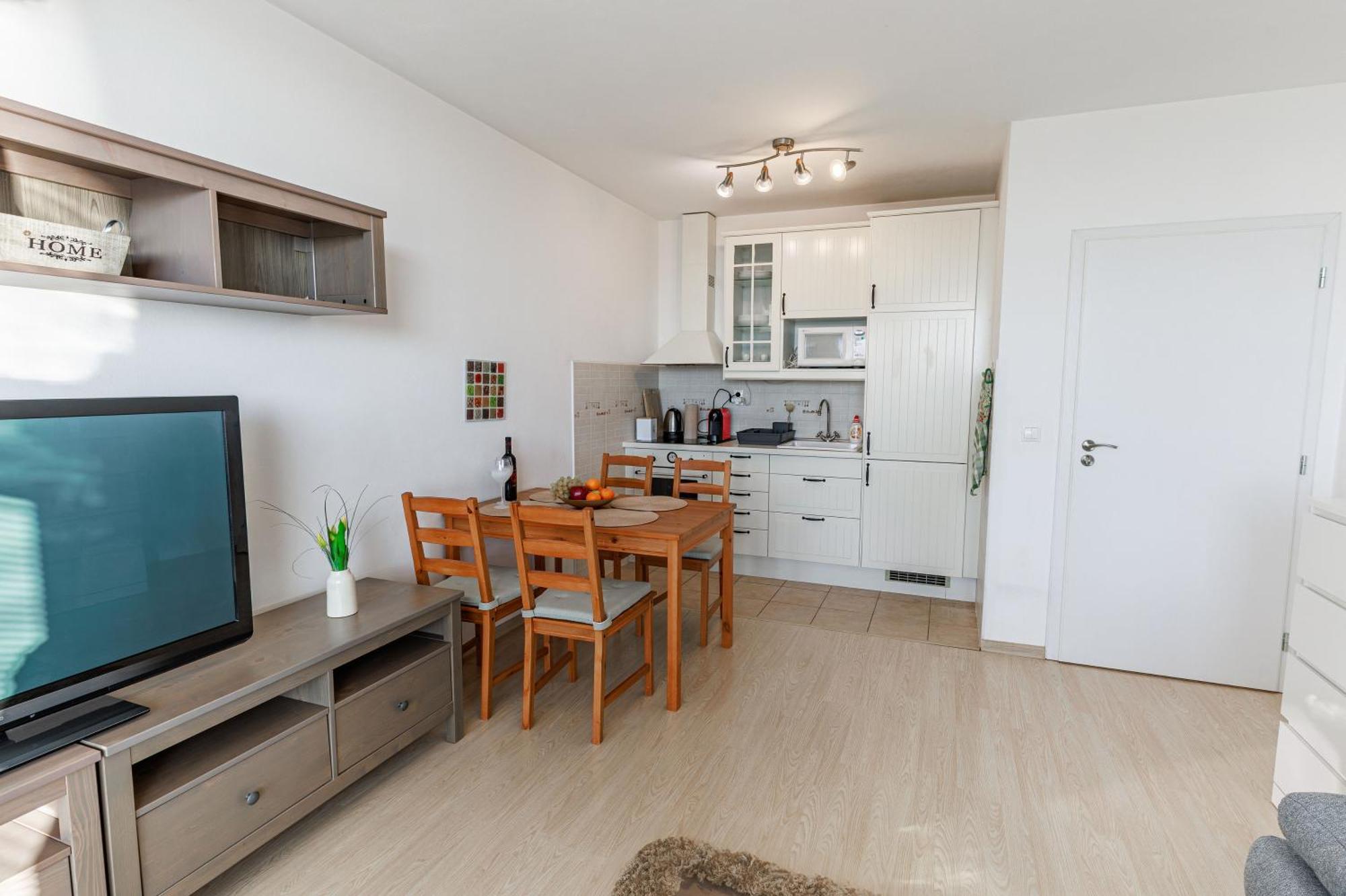 Sunny Apartment With Amazing Terrace On The 13Th Floor Near City Center ブラチスラヴァ エクステリア 写真